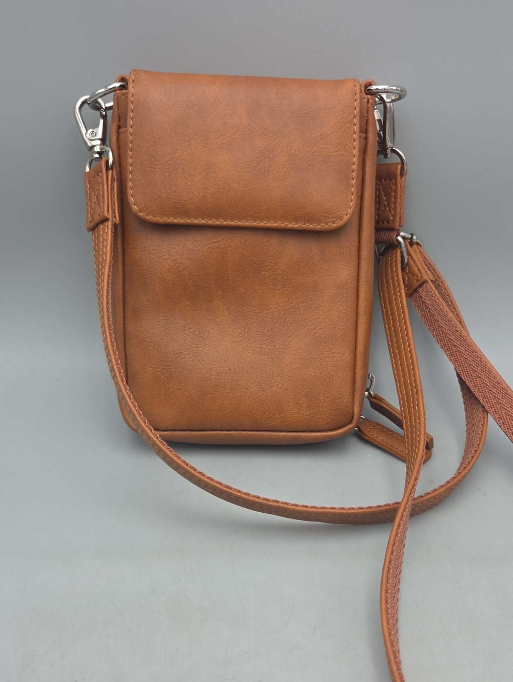Hammacher Schlemmer • Wearable crossbody leather wallet
